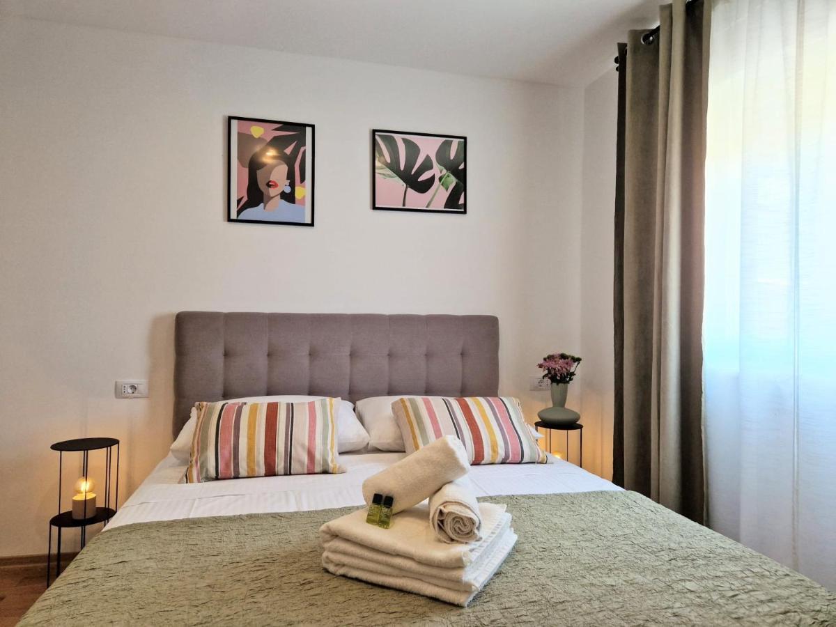 Jazz Rooms And Apartments Ровин Екстериор снимка