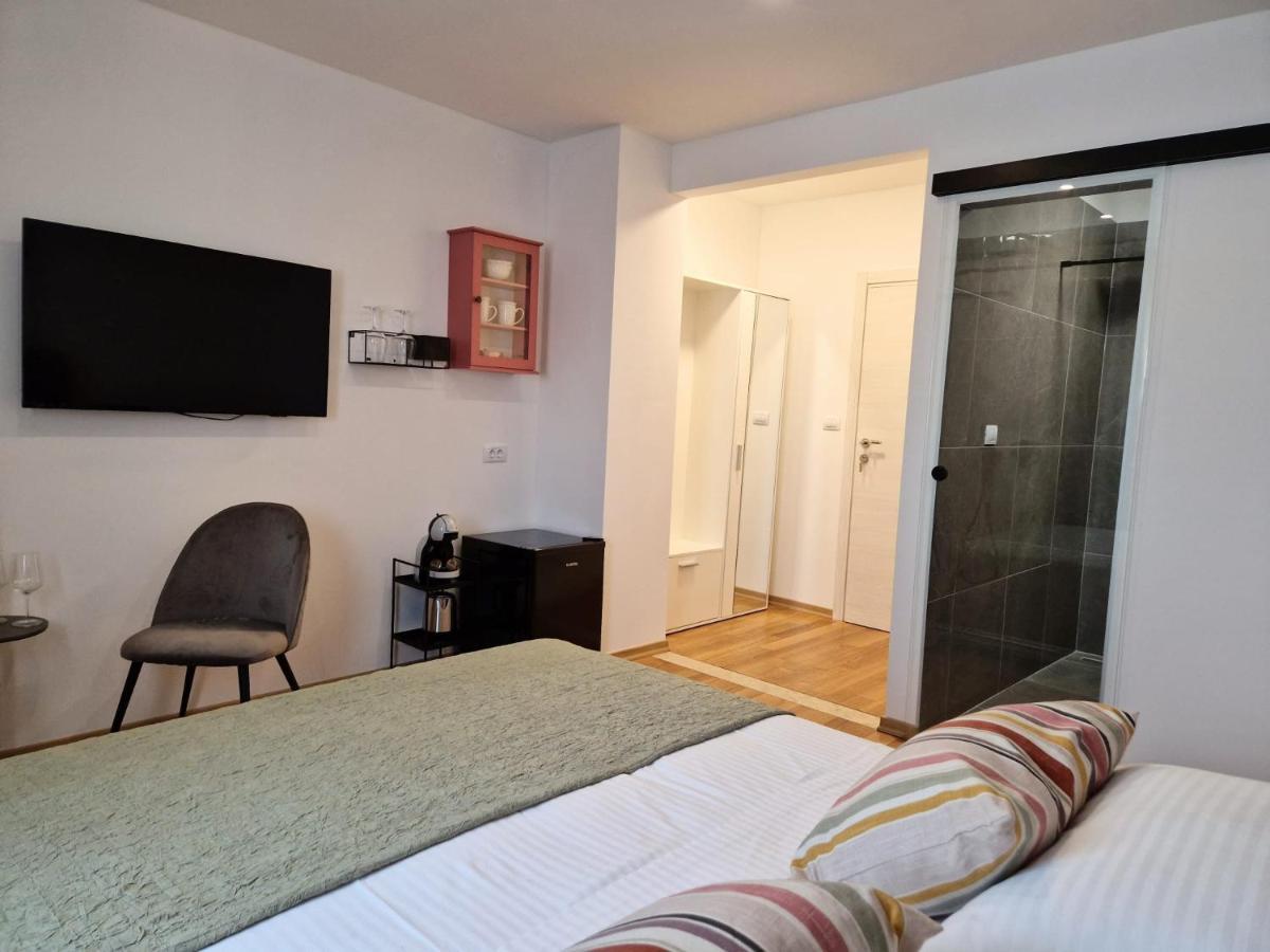 Jazz Rooms And Apartments Ровин Екстериор снимка