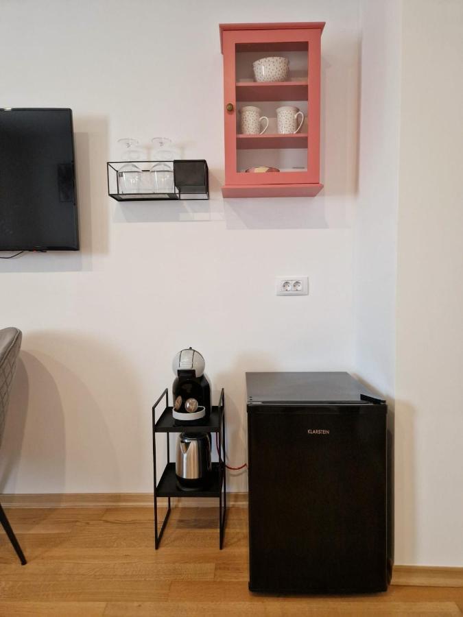 Jazz Rooms And Apartments Ровин Екстериор снимка