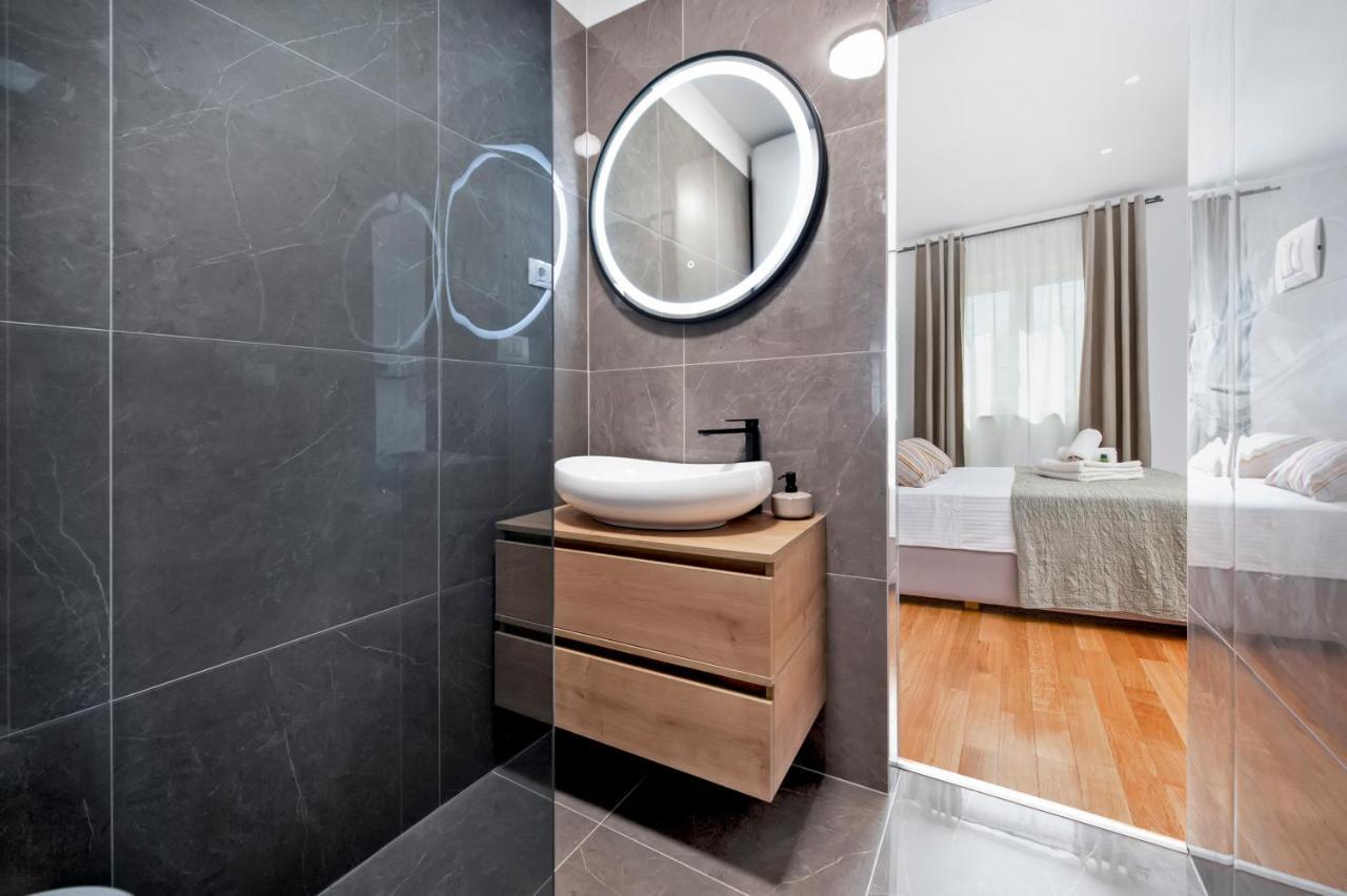Jazz Rooms And Apartments Ровин Екстериор снимка